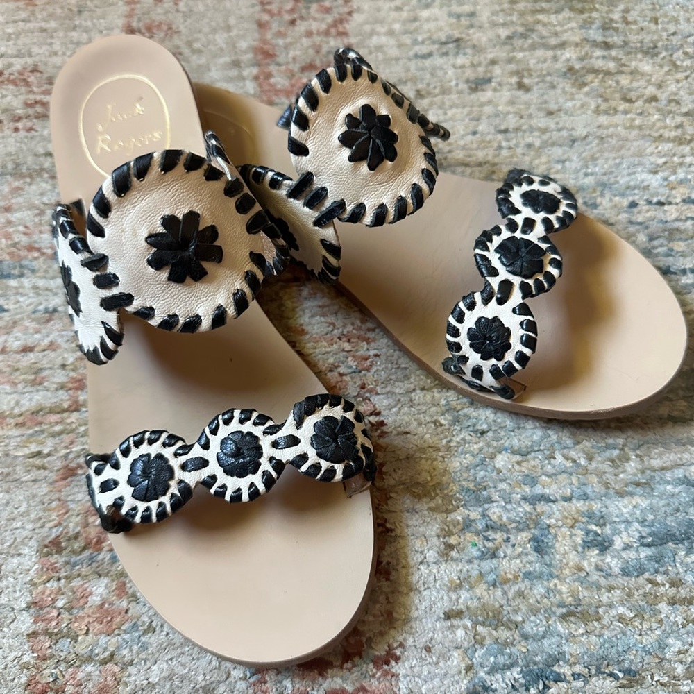 Jack Rogers black and cream sandals! Classic and versatile! - Picture 2 of 5